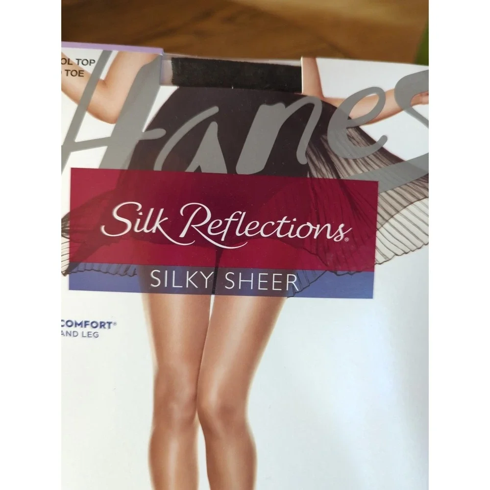 Vintage New Hanes Silk Reflections Silky Sheer Pantyhose‎ Size AB Jet Black